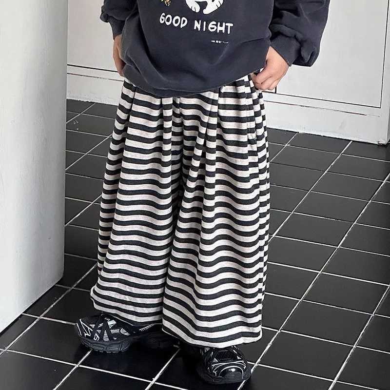 Childrens Loose Casual Trousers 2024 Autumn New Boys Comfortable Striped Trousers in Small Children Spring and Autumn TrousersT250318