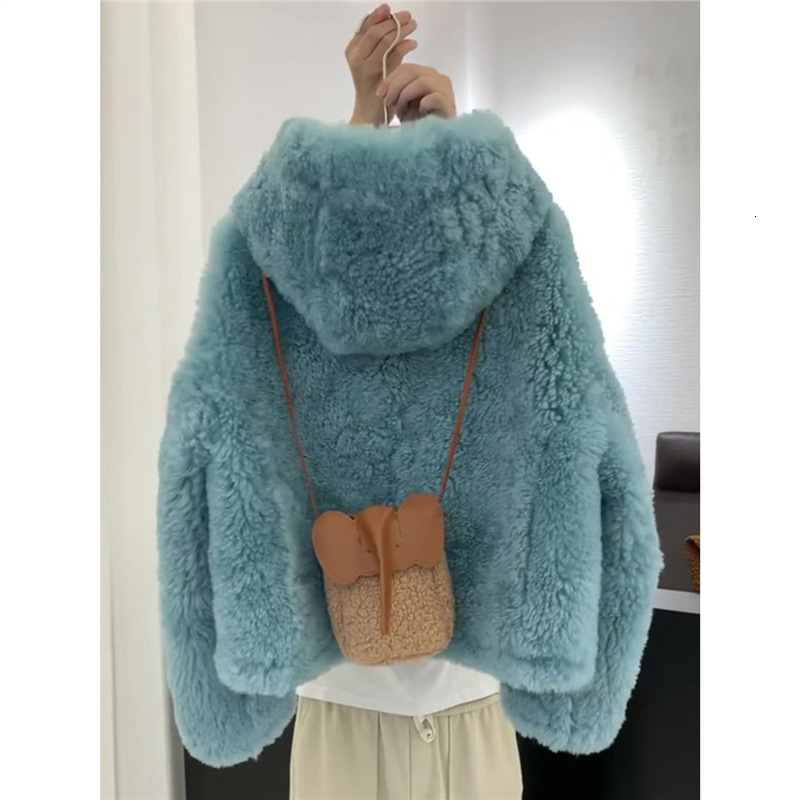 Autumn and winter blue lambhair jacket, Korean lazy style, small stature, thick hooded, fleece short style fur top