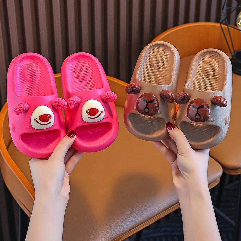 Summer 4-11 Childrens Slide Cute Bear Comfortable Sandals Suitable for Girls and Boys Non slip Beaver Flip Cover Family Childrens Shoes 250318