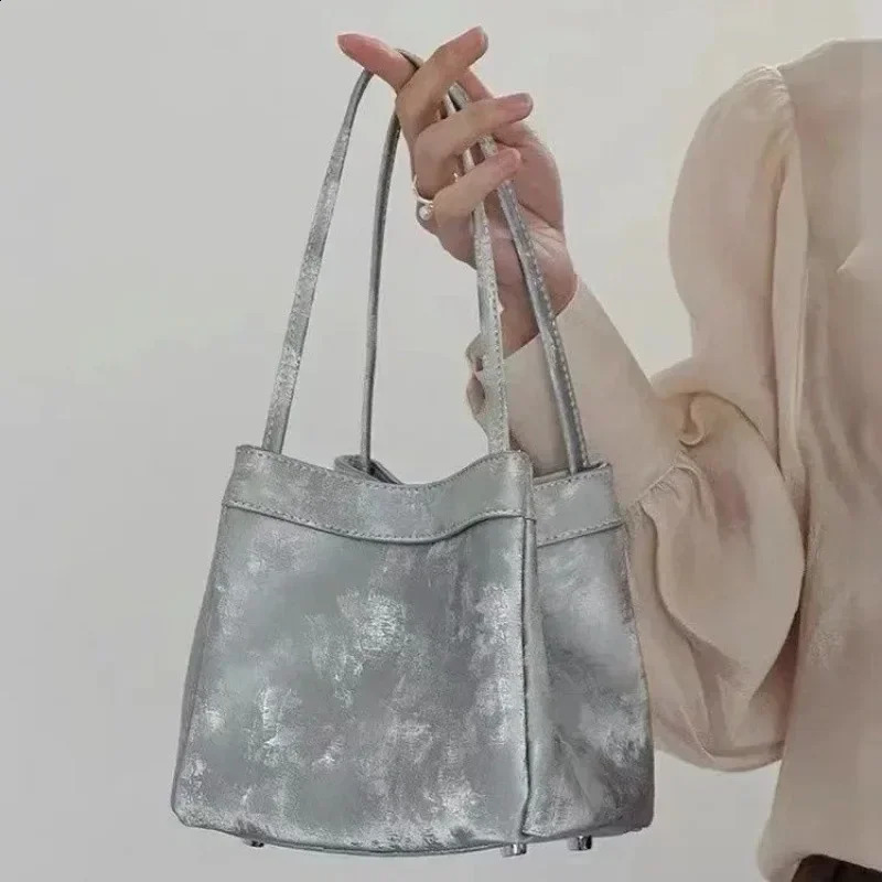Xiuya Aesthetic Silver Women Handbag Chinese Bucket Bag Small Premium Retro Womens Horizontal Bag 250317