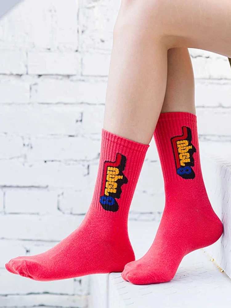 5 pairs of mens fashionable mid length socks randomly matched with various styles fashionable skateboard socks high-quality autumn mens socks X250319