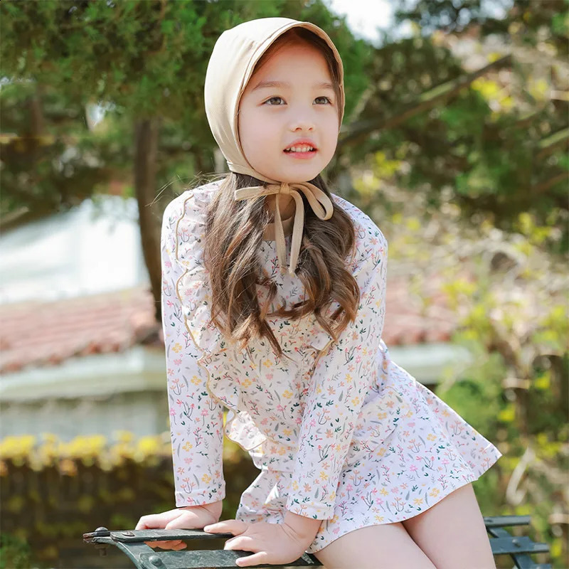 2025 Girls Swimsuit Children Split Swimsuit Long Sleeves Sunscreen Quick Drying Swimwear for Girls Beach Dress 250319