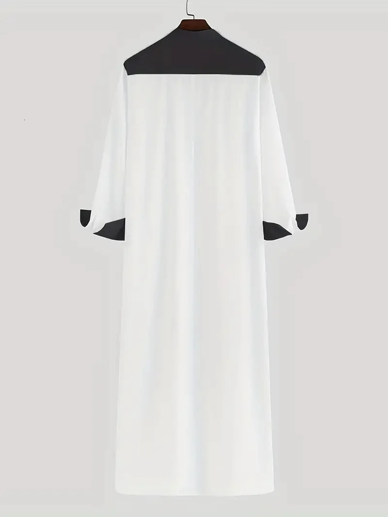 The color of Muslim mens robes matches the color of Arab Middle Eastern robes 250318