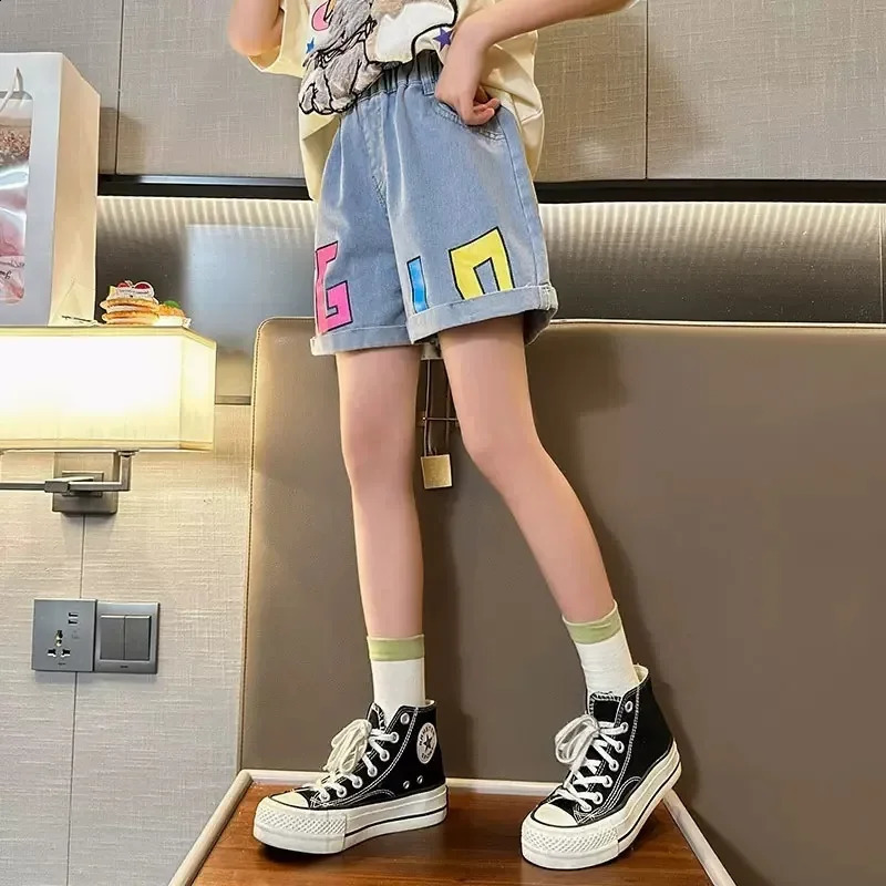 A Thin Style of All Western Girls Childrens Pants Girls Denim Shorts Summer Casual Loose Summer Wear 250319