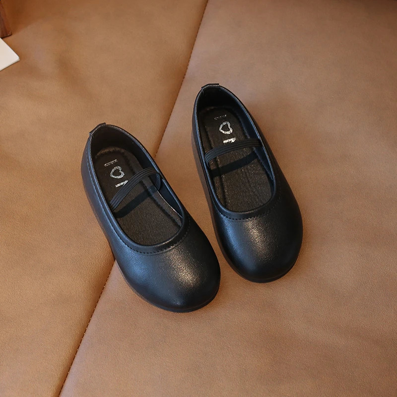 Spring and Autumn Childrens Leather Boots Black Silver Versatile Little Girls Flat Shoes Shallow Simple Fashion 250319