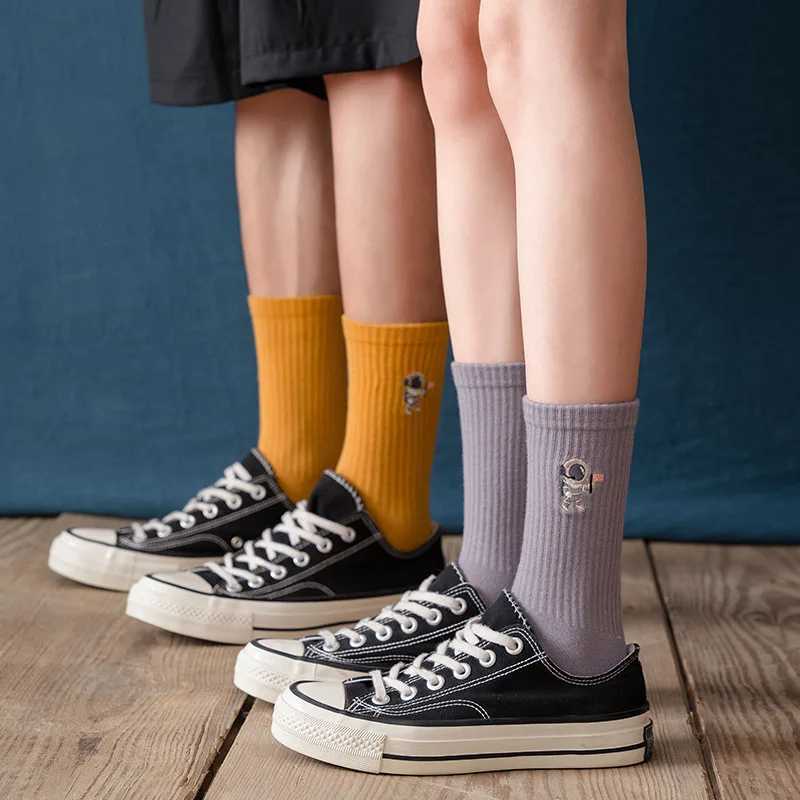 Korea Socks Womens Winter Funny Embroidery Astronaut Cute Fashion Wild Medium Tube Socks Kawaii Sports Harajuku Socks X250319