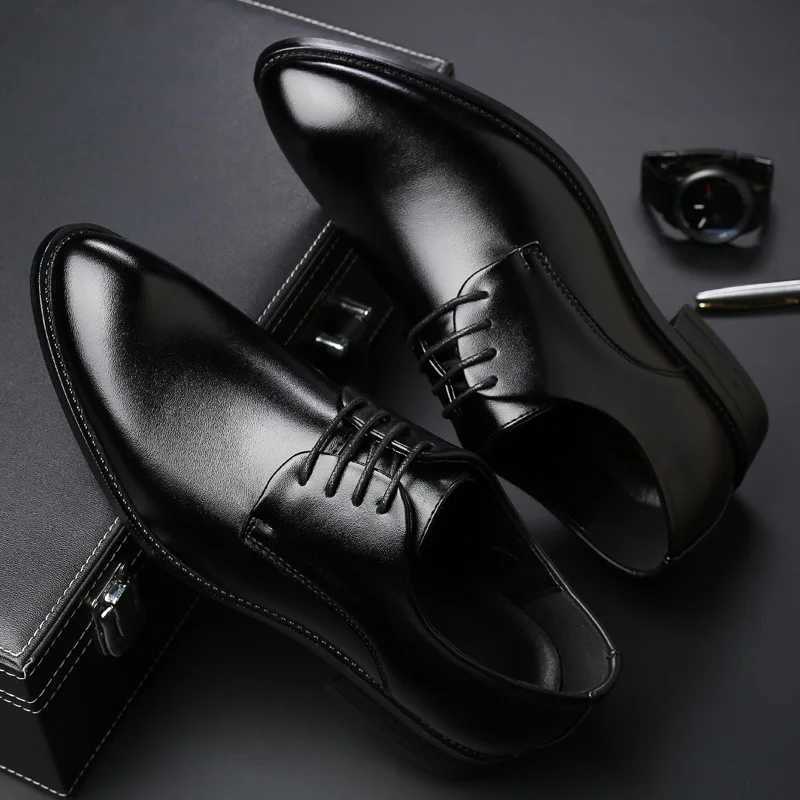 Mens breathable leather shoes formal business shoes Pointed toe lace wedding shoes mens plus size mens shoesXJ250319
