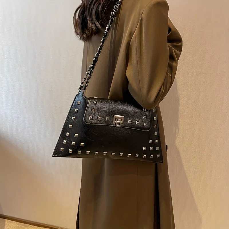 New Arrival Chic Rivet chain bag - FAshion womens eternal Turn Lock shoulder bag - Versatile Daily Companion T250318