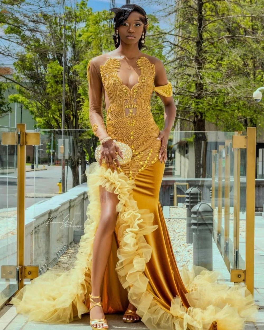 Luxurious African Gold Crystal Mermaid Prom Dresses Side Slit Ruffles Stylish Evening Gown Beaded Glitter Formal Party Events Dress