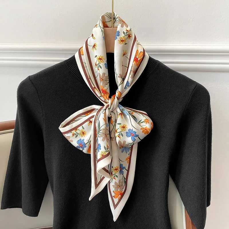 Elegant and stylish floral lightweight scarf for spring/summer with diagonal lines suitable for bag pendants soft satin collar X250319