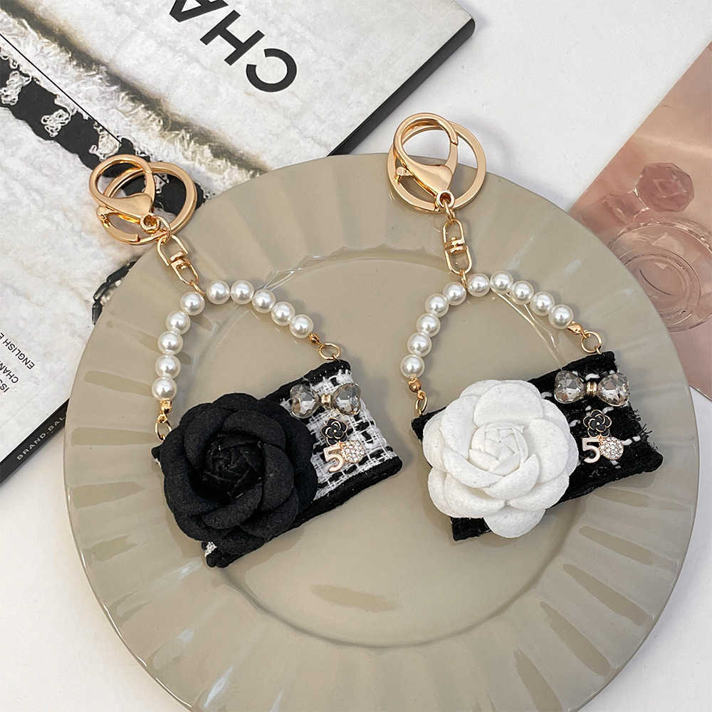 Keychains Lanyards New Camellia Handbag Model Keychain Creative Bow Pendant Car Key Hanging Chain Gift H250318