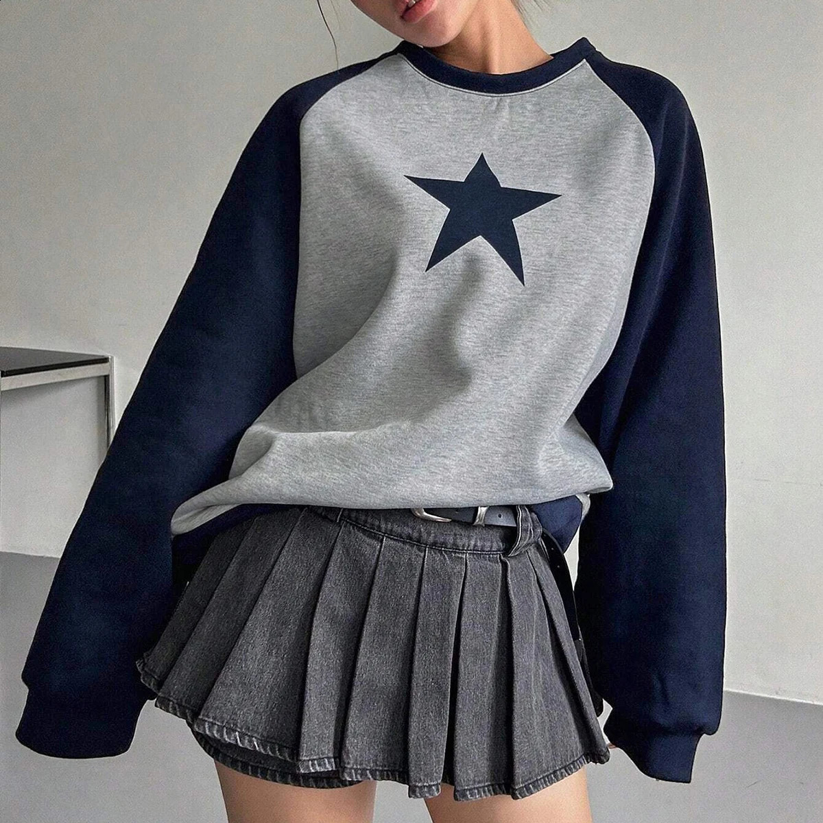 Mia Muse Womens Sweatshirt AutumnWinter Korean Contrast Star Print Long Sleeve Staff Collar High Street 250318