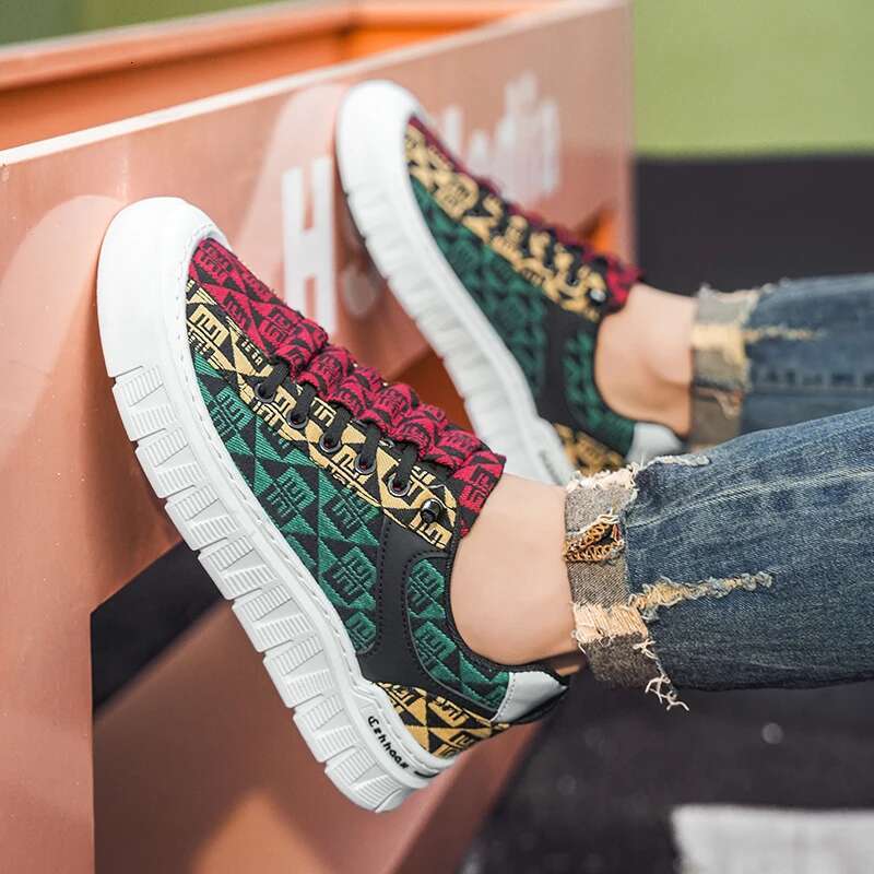 2025 New Men's Outdoor Designer Fashionable Breathable Four Seasons Canvas Anti slip Sports Cloth Running Casual Board Shoes