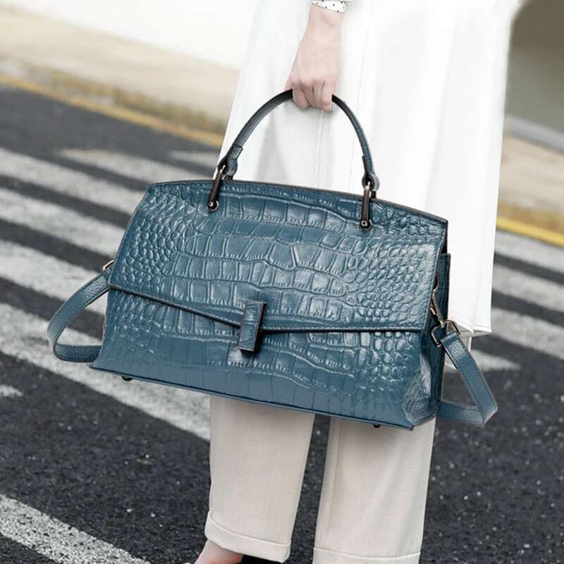 Light Crocodile Pattern Women's Handbag Fashionable And Versatile Mist Blue Cowhide Single Shoulder Crossbody Bag