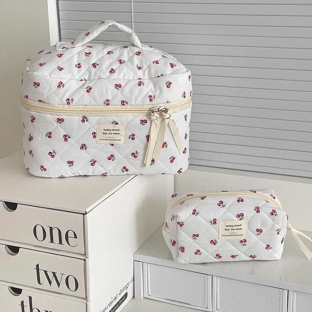 Fashion Cherry Tote Women Makeup Bag Portable Cute Ladies Cosmetic Toiletry Storage Pouch Handbag Cotton Quilted Zipper Bag 250314