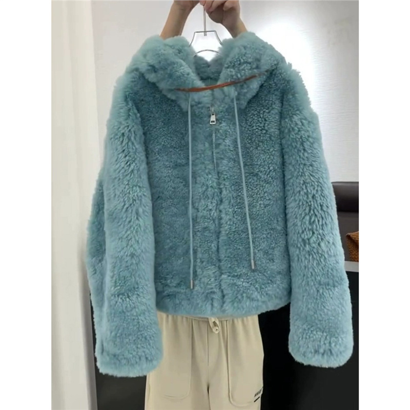 Autumn and winter blue lambhair jacket, Korean lazy style, small stature, thick hooded, fleece short style fur top