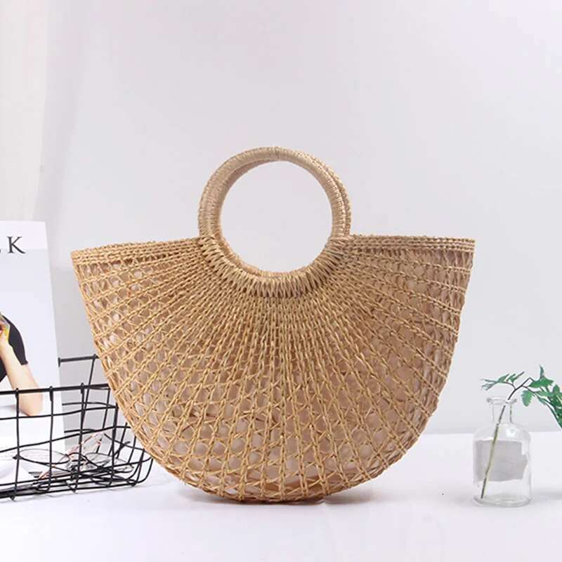 2020 New High Quality Tassel Rattan Bag Beach Straw Totes Bag Bucket Summer Bags With Tassels Women Handbag Braided