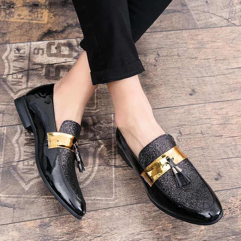 Hot selling mens flat bottomed black gold formal Pahwork shoes PU leather casual mens dress shoes 2020 new Zapatos HombreXJ250319