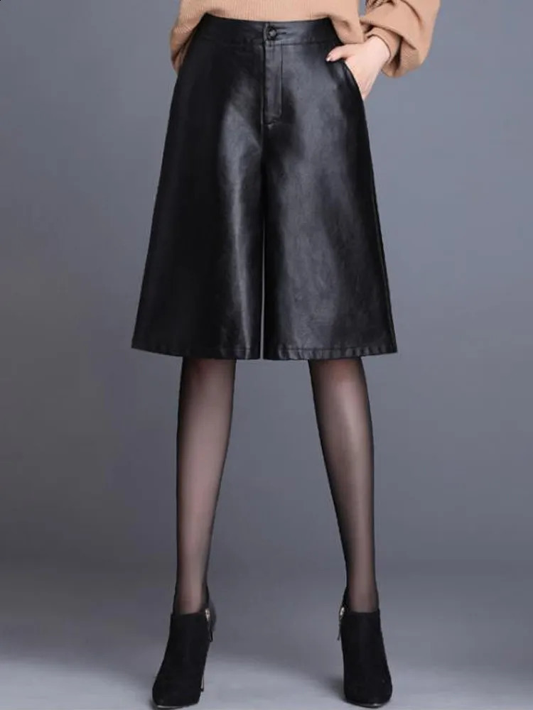 Black PU Leather Bermuda Shorts For Women Loose Long Shorts Motorcycle Punk High Waist Knee Length Bermuda Femme 250319