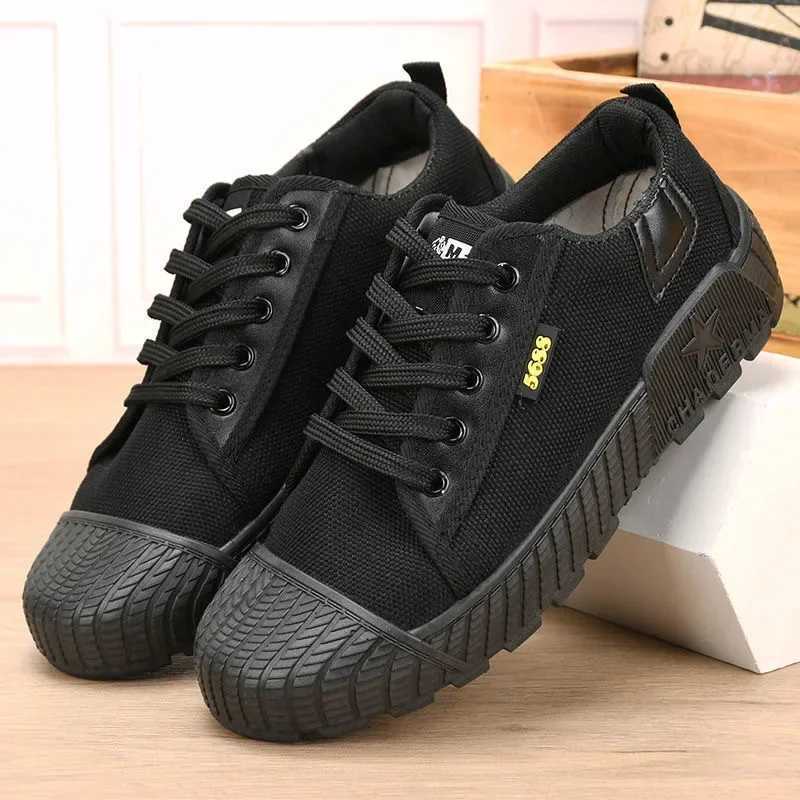 Mens Canvas Shoes Outdoor Work Shoes Non Slip Breathable Casual Sneakers for Men Soft Sole Wear-resistant Walking Flats Zapatos Z250319