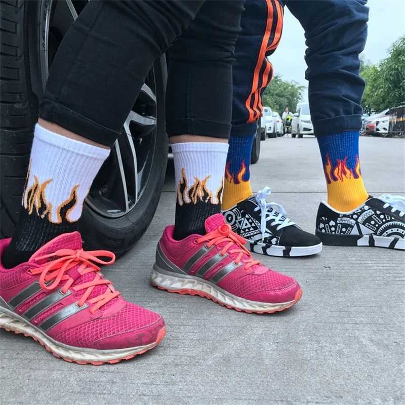 2Pairs Mens Cotton Mens Casual Flame Printed Hip Hop Socks Unisex Harajuku Womens Suffocating Socks Mens Skateboarding Socks 2024 New Edition X250319