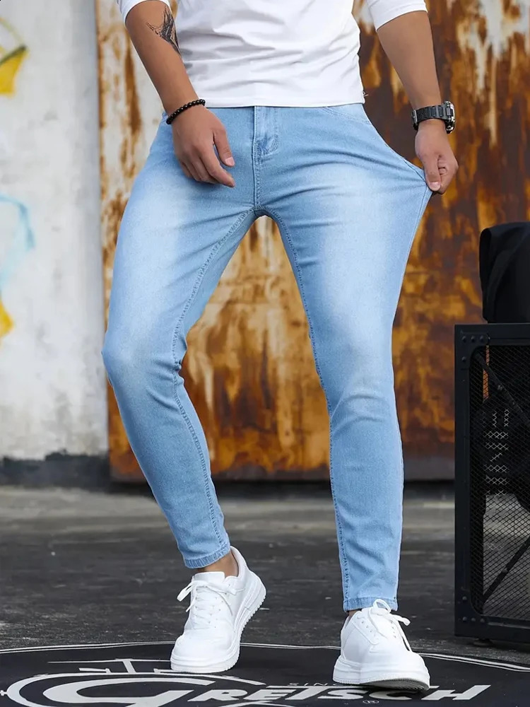 2025 mens slim fit classic jeans casual street style comfortable denim pants tight daily wear runners Trousers 250319