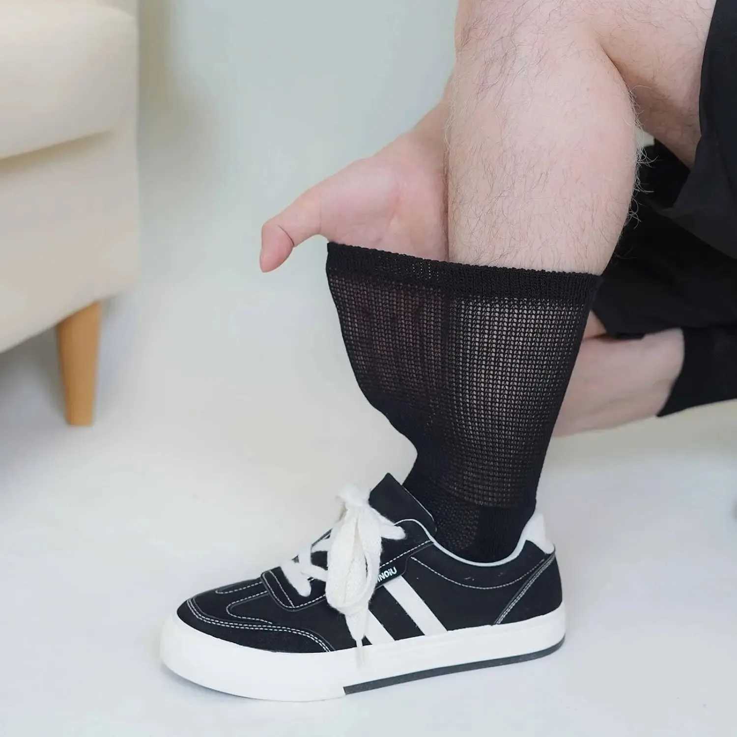 4 pairs of diabetes unbound mens socks loose fitting socks cotton wide top socks breathable and moisturizing X250319