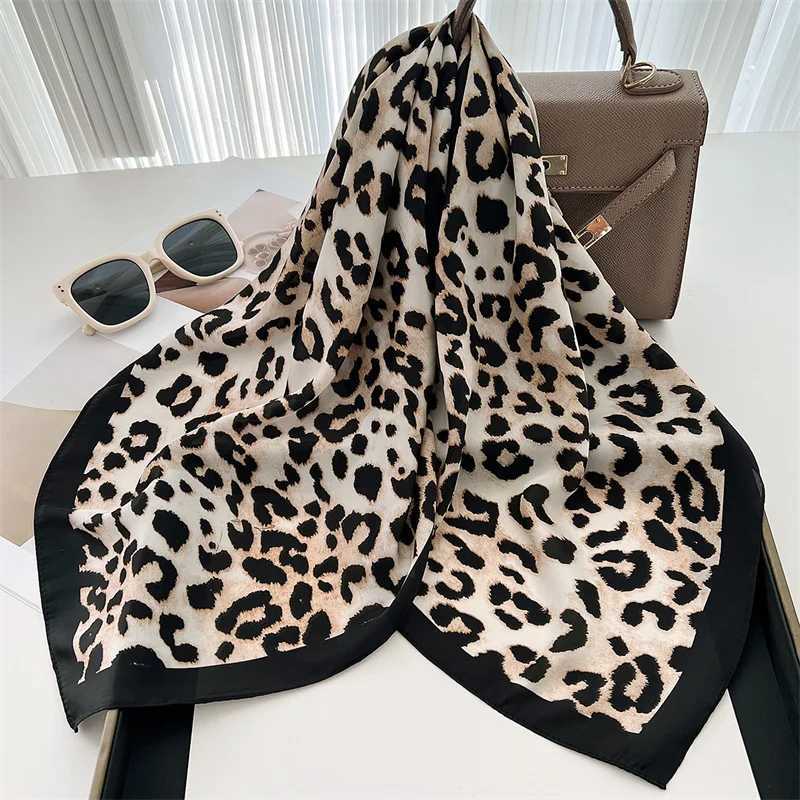 70cm Square Luxury Leopard Silk Scarf Womens Small Hair Scarf Fem Handkerchief Bandana Foard X250319