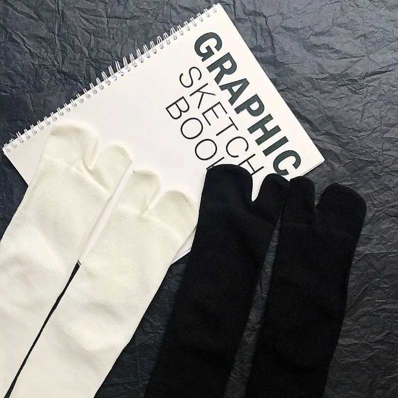 High quality combed cotton split socks unisex style simple and comfortable double headed socks Japanese Harajuku mens Tabi socks X250319