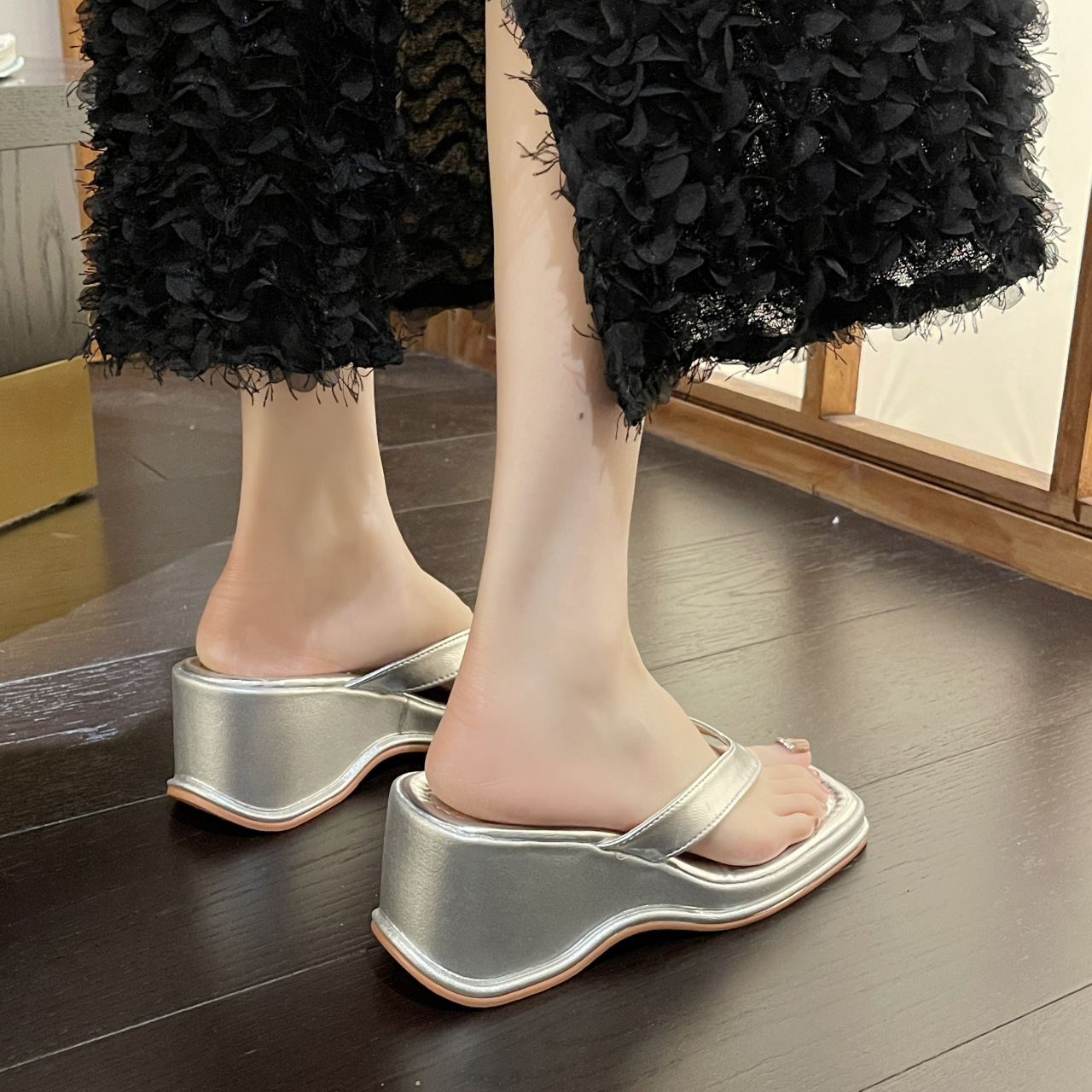 Platform slippers Wedge beach sandals free Shipping Designer Slipper Women's travel high-heeled sandals White black silver hot sale 2025