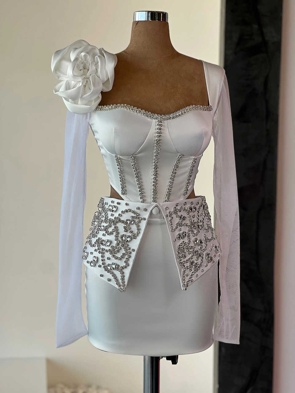 Fashion Mini Evening Dresses Sheer Neck Long Sleeves Gown Crystal Handmade wer Short Prom Party Dress Custom Made