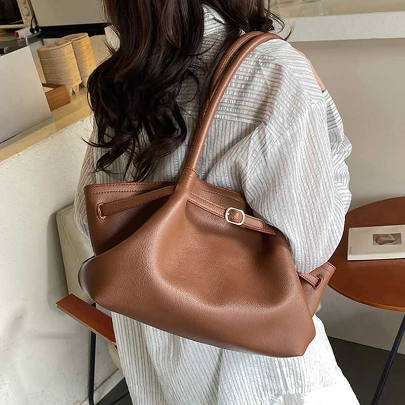 Luxury Brand Large Capacity Underarm Shoder Bag Cmuter Bag Pu Handbag Wern Style Minimalist Style e-shoder Basket Bag Z250514