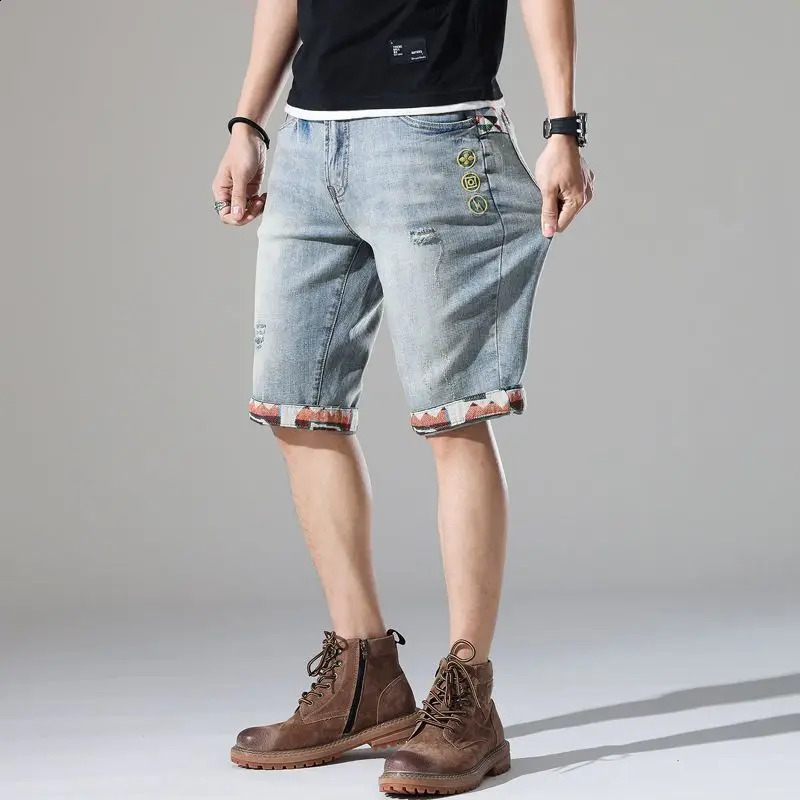 Decal casual hiphop ultrathin mens jeans 2024 summer trend Distressed embroidered shorts hole denim 250319