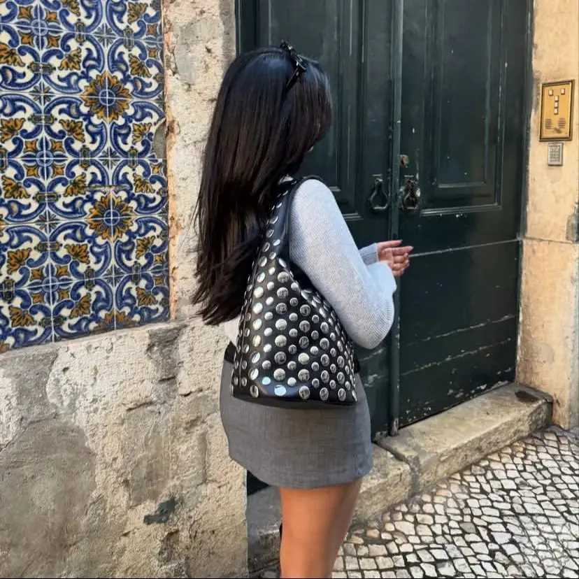 Punk style embossed double-sided circular inlaid niche luxury bucket bag fashionable womens underwear large capacity shoe bag Y250318