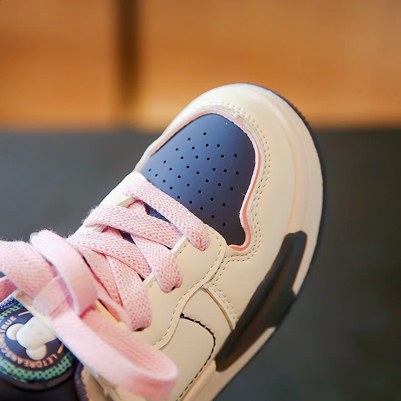 Children Sports Board Shoes for Girls Cute Bear Sneakers Kids Soft Bottom Breathable Casual Shoes Toddler Boys Flat Skate Shoes 250319