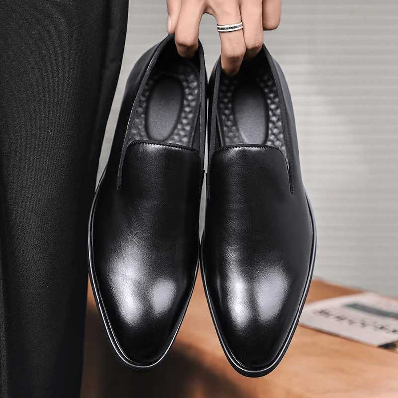 Business formal leather shoes mens casual black wedding shoes dress Fi Oxford shoes Pointed office shoesXJ250319