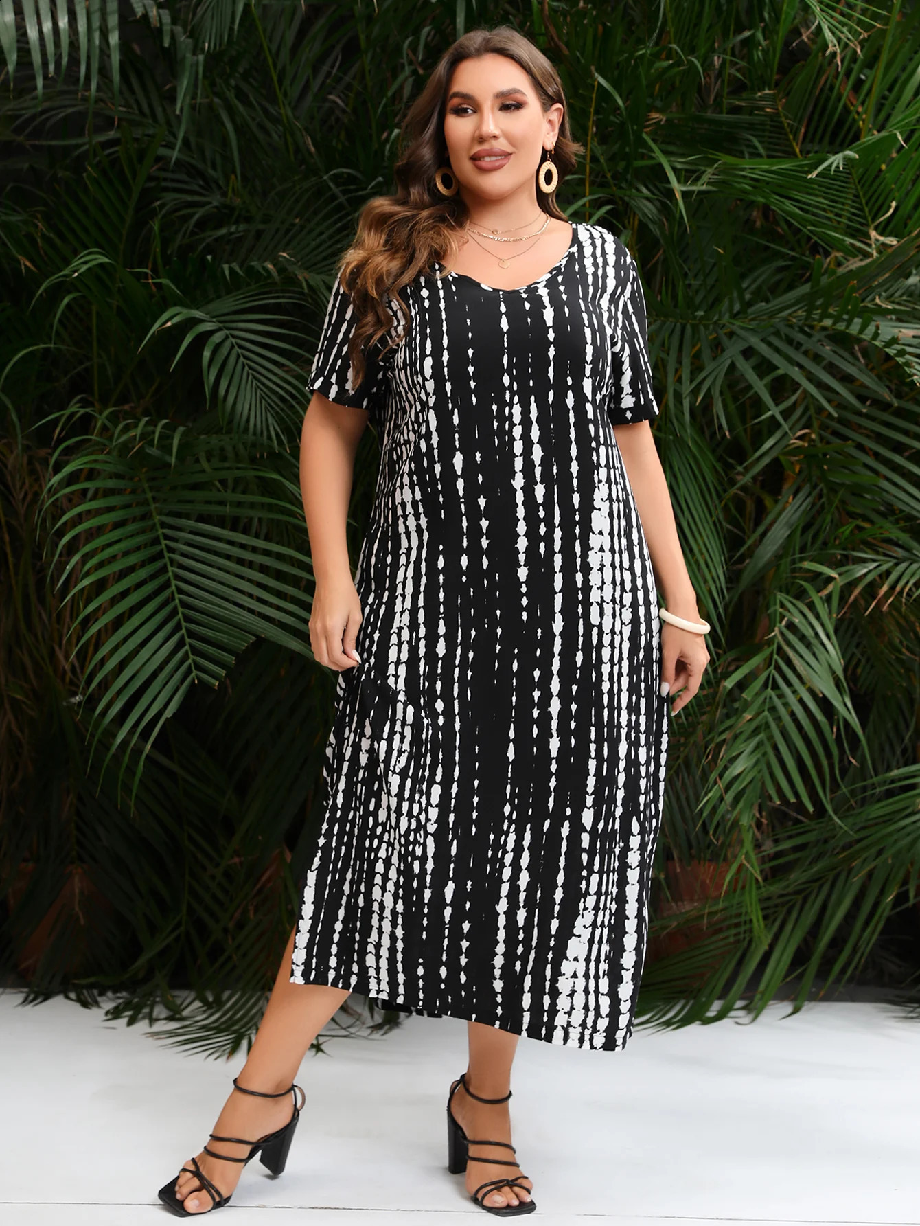 Plus size womens dress 2024 summer Vneck short sleeved white black striped printed casual loose oversized long skirt 250319