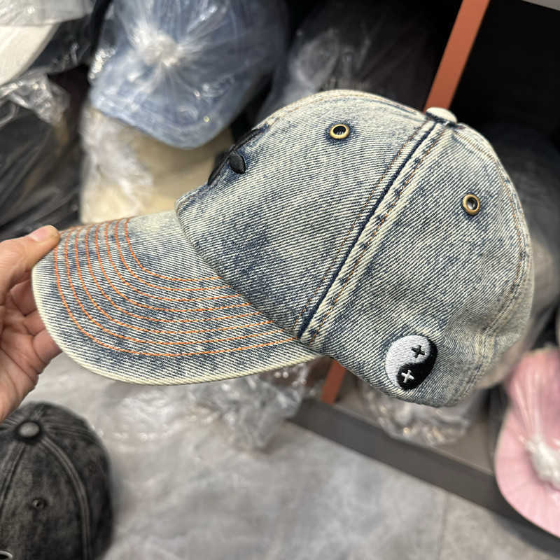 Ball Caps Versatile Cross Flower Embroidery Soft Top Denim Slimming Baseball Hat for Women in Spring and Summer Sun Visor with Visible Thread Couple D