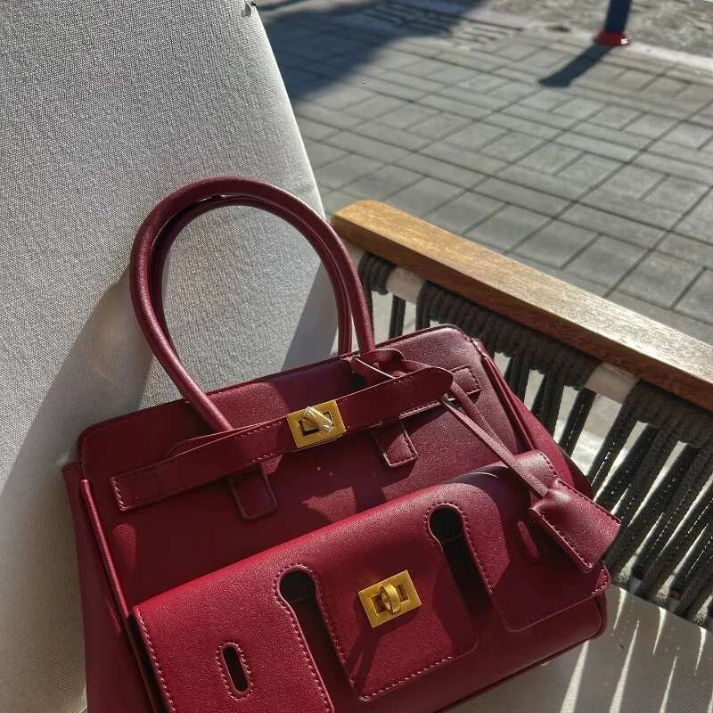 Genuine Leather Wing Tote Roomy Cluth Large Capacity Buckle Woman Designer Travel Lage Bag Shopper Handbag