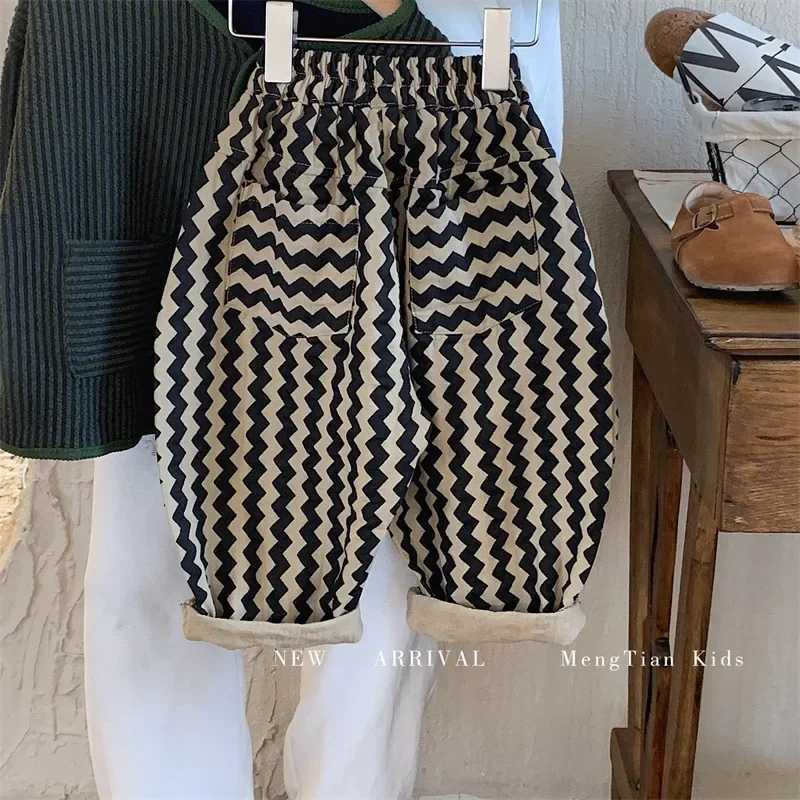 2024 Spring/Summer New Korean striped casual simple baby boy harem pants childrens clothing childrens pantsT250318