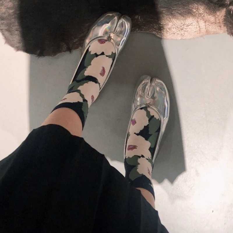 Japanese multi-color jacquard carrot chestnut flower literary cute two-toe socks middle tube or split toe socks tide socks X250319