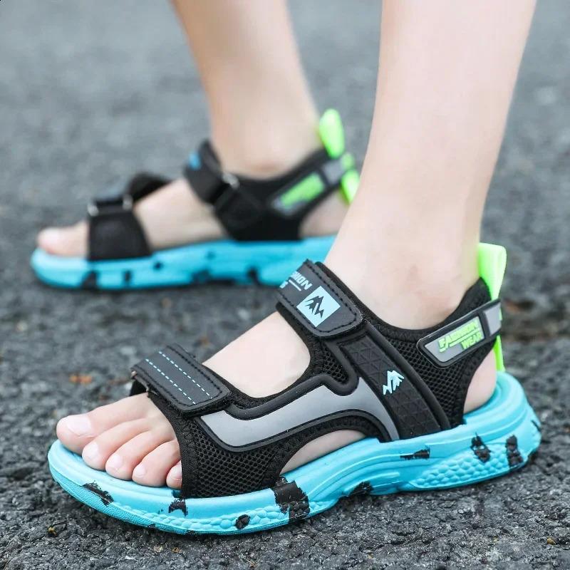 2024 Leisure Beach Water Childrens Shoes Summer Sandals Fashion Boys Soft Bottom Lightweight and Comfortable Sports 250312