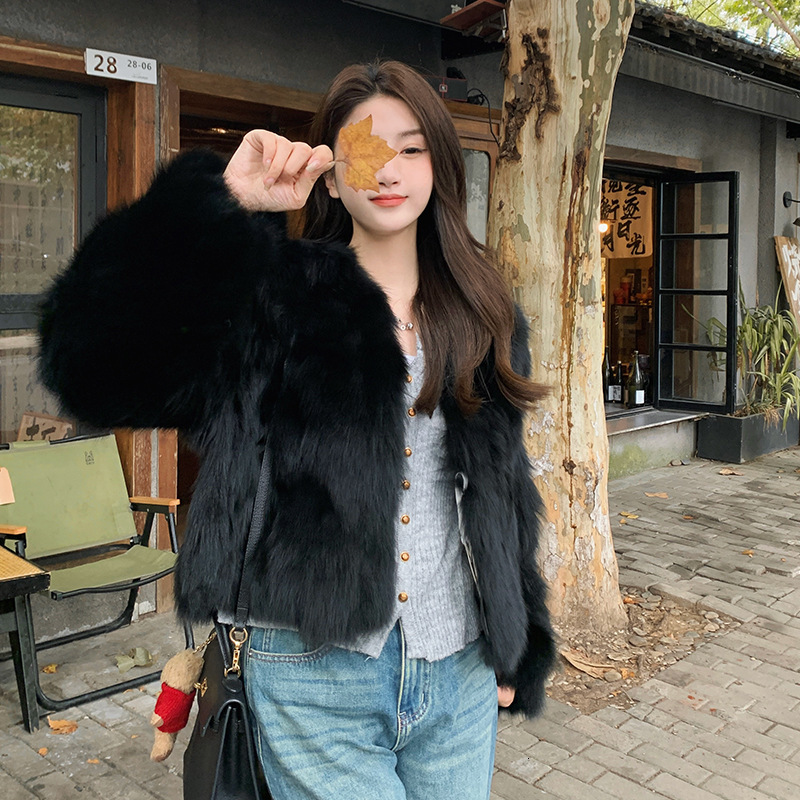 Young fox grass women's 2024 winter new fashion short fur jacket looks slim