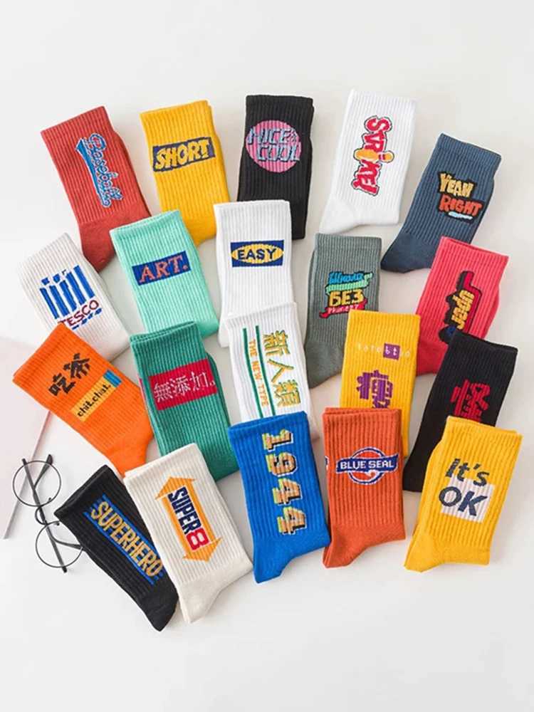 5 pairs of mens fashionable mid length socks randomly matched with various styles fashionable skateboard socks high-quality autumn mens socks X250319