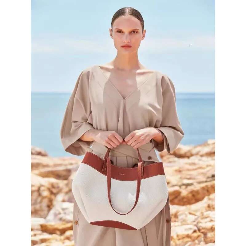 2025 New Tote With Advanced Texture, Leisure, Versatile, Commuting, Large Capacity Women's Bag