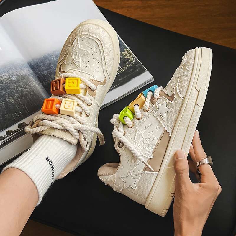 2025 New Fashionable Casual Sneakers Star Pattern Men's Shoes Personalized Hip Hop Shoes Designer Fashion Bread Sneakers