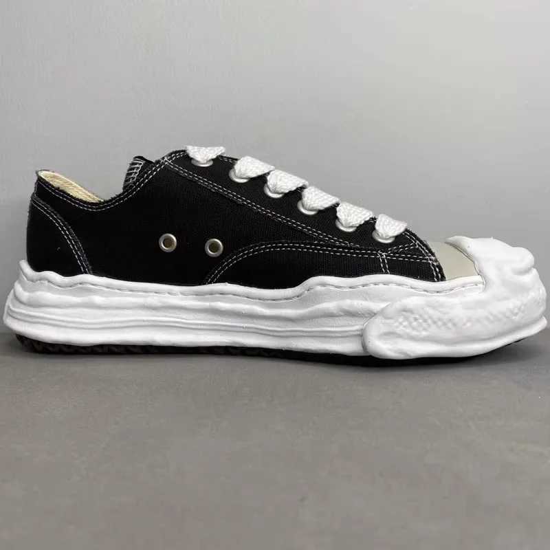 Versatile design trendy shoes for couples with thick soles raised canvas casual shoes anti slip and breathable board shoes Y250318