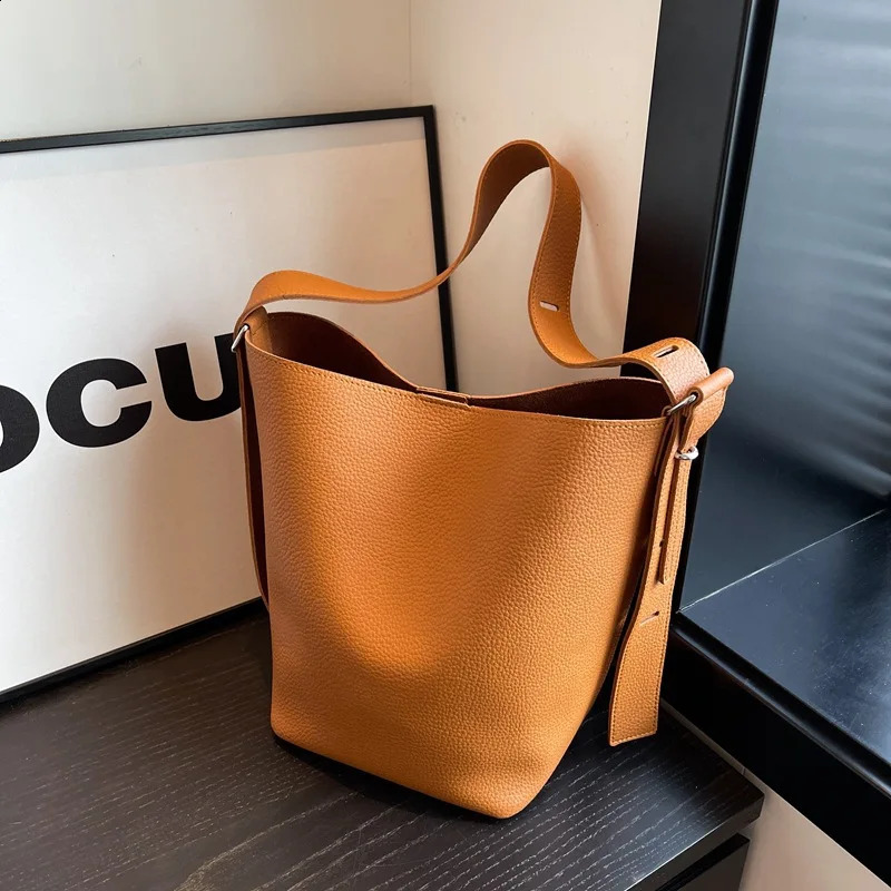 Retro PU Leather Bucket Shoulder Bag for Women Korean Fashion Womens Handbag Large Capacity Underarm Bag 250317