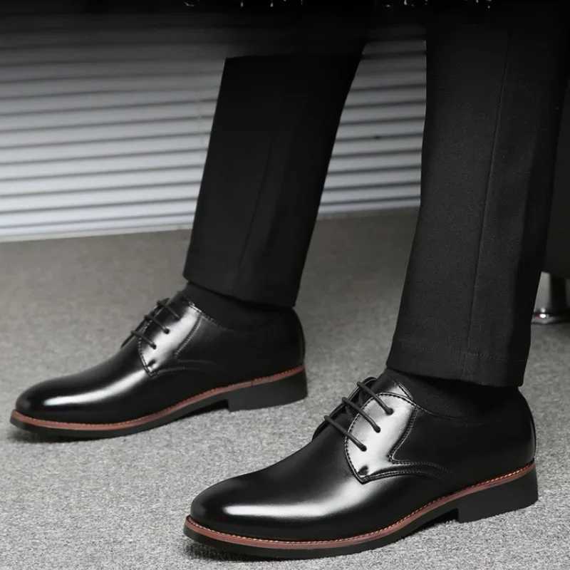 Mens breathable leather shoes with black soft leather soles for spring and summer mens business casual shoesXJ250319