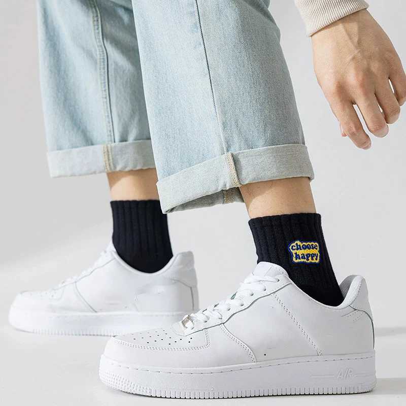 6/12 pairs of neutral letter socks fashionable printed sweatshirt absorbent breathable soft and comfortable suitable for couples casual socks X250319